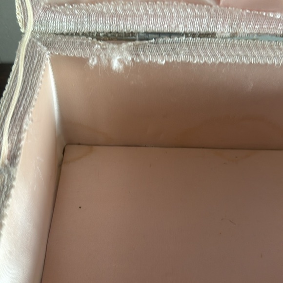 Vintage Wicker Sewing Box pink floral embroidered Lid with Built-in Pin Cushion - Picture 13 of 17